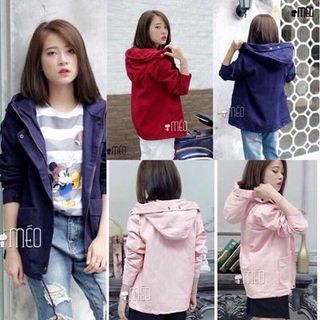 Áo khoác nón liền đính nút đồng