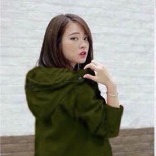 Áo khoác nón liền đính nút đồng