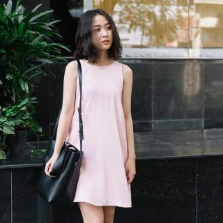 Đầm cổ chữ v