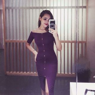 Váy body trễ vai khuy