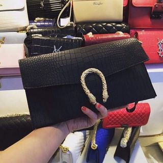Clutch móng ngựa đầu rồng