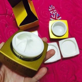 Kem dưỡng trắng da mặt ban ngày lro’cre