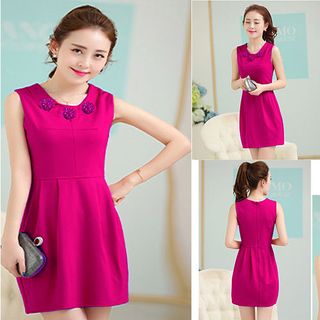 Đầm suông đính hoa sang trọng 008