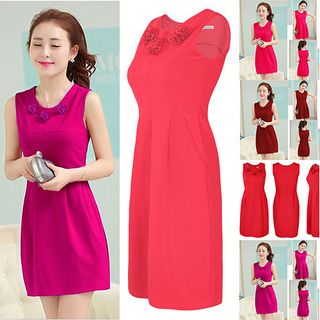 Đầm suông đính hoa sang trọng 008