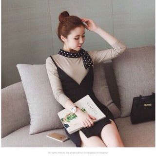 Đầm yếm kèm áo cổ chấm bi