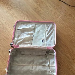 Cả bộ kitty giá 1200k