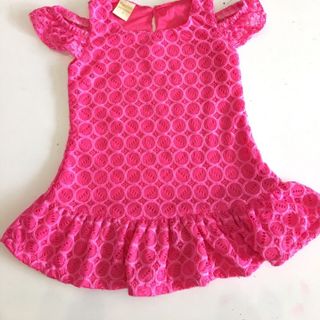 Đầm ren kiểu tay bèo