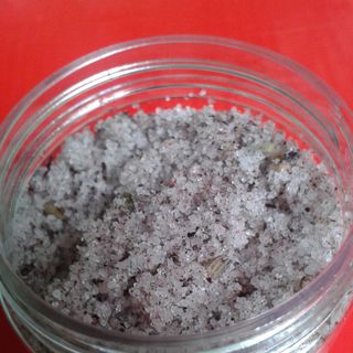 Muối tắm dầu oliu và hoa oải hương