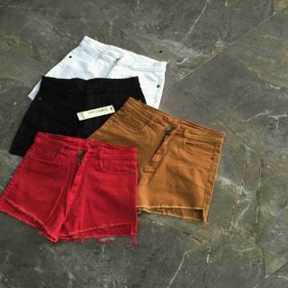 Quần short lệch tà