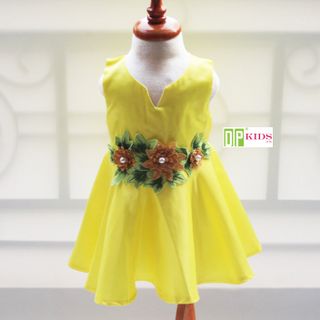 Đầm cổ chữ v đắp hoa hồng