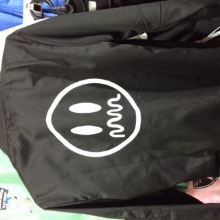 Bomber mặc cười