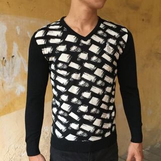 Áo len nam cổ tim hoạ tiết