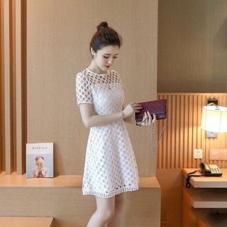 Đầm xòe ren tròn phối viền