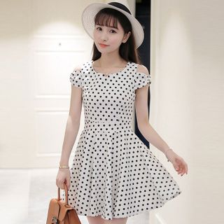 Đầm dạo phố chấm bi hở vai nơ tay