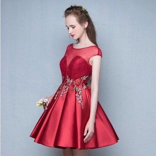 Đầm xoè cúp ngực thêu ren
