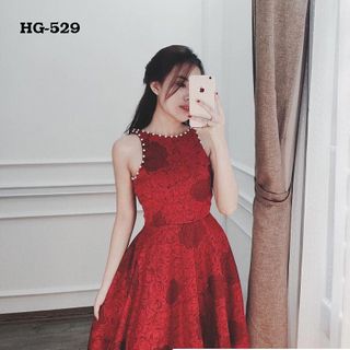 Đầm cườm cổ yếm