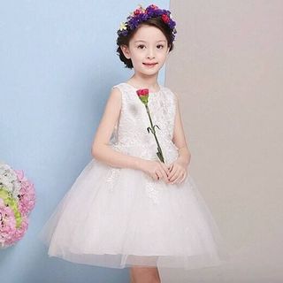 Đầm công chúa trắng
