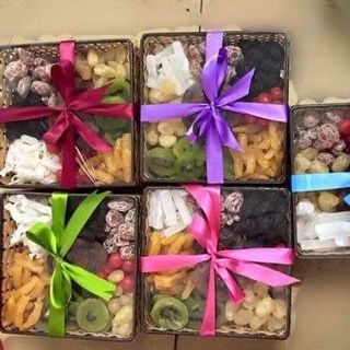Ết nhất gần đến rồi mà chị mình thì có bán mứt đà lạt các bạn ủng hộ nha 1 hộp 1 kg 250k bao gồm nhiều loại mứt các loại như chuối sấykhoai sấytrái cây thập cẩm sấy bán theo kg sỉ lẻ gì giùm mình hàng đà lạt đảm bảo nhé