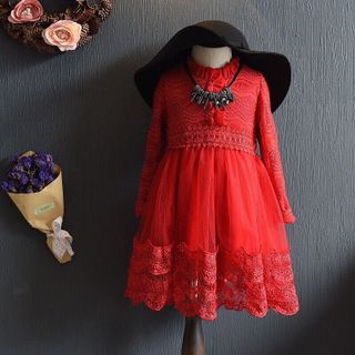 Đầm ren tay dài cổ điển