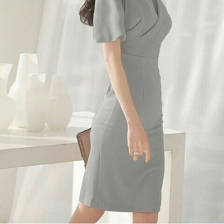 Đầm body tay con vải xếp ly