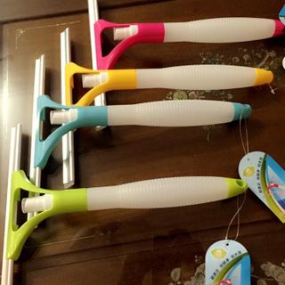 250 cây lau kính phun sương cần bán gấp sỉ từ 30c