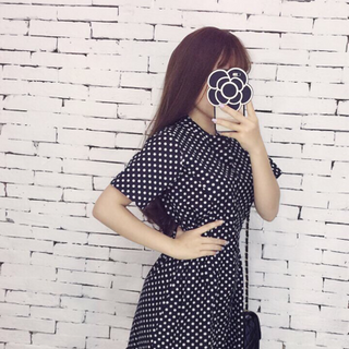 Đầm cổ trụ nhúng eo xoè hình 100