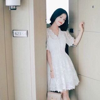 Hg-591 đầm ren cổ tim răng cưa màu trắng