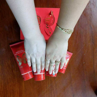 Tắm trắng tuyết đá