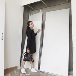 Ahihi siêu coolll đầm suông cổ tay viền thể thao hàng tqxk xinh lắm các nàng ơi hàng đẹp ưng từ form tới chất vải luôn ạ không rinh về ngay là phí lắm luôn vì quá đẹp giá 165k free size giá sỉ