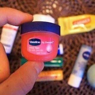 Son dưỡng vaseline lip therapy