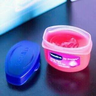 Son dưỡng vaseline lip therapy