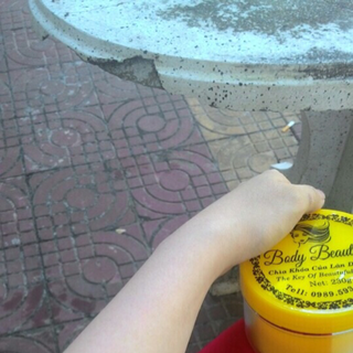 Kem body trắng da