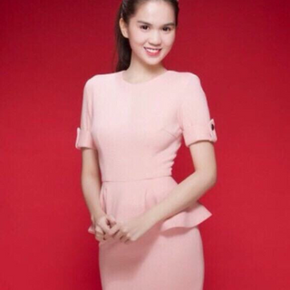 Đầm puplum tay con giống ngọc trinh