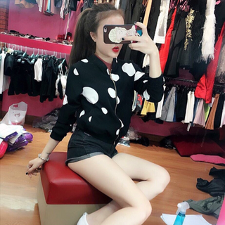 Áo khoách lại về from lại đẹp chấm bi này dễ thương dễ mặc nè chất tuyết mưa 2 lớp nha khách sỉ 125k