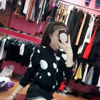 Áo khoách lại về from lại đẹp chấm bi này dễ thương dễ mặc nè chất tuyết mưa 2 lớp nha khách sỉ 125k