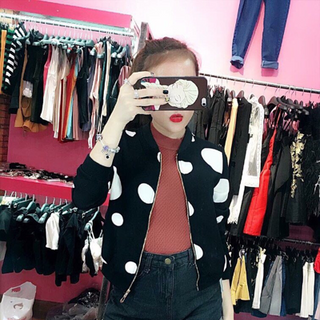 Áo khoách lại về from lại đẹp chấm bi này dễ thương dễ mặc nè chất tuyết mưa 2 lớp nha khách sỉ 125k