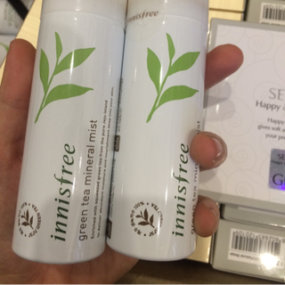Xịt khoáng innistfree trà xanh