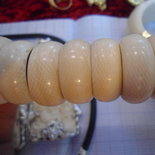 Còng nhẫn ngà vân kín