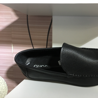 Giay gucci có lỗ thoát hơi chất liệu da