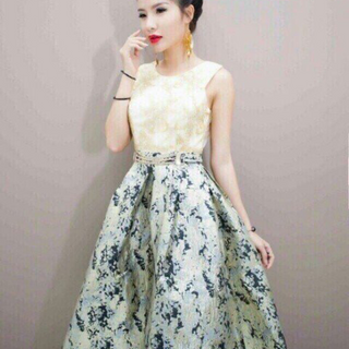 Đầm xoè sát nách kè xích