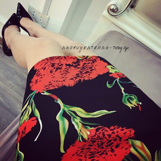 Đầm body tay con in họa tiết