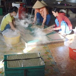 Bánh phồng tôm cà mau - nhà làm