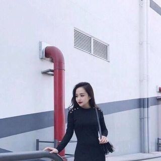 Đầm body nút vàng