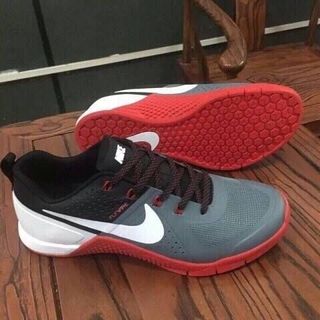 Giày nike và adidas