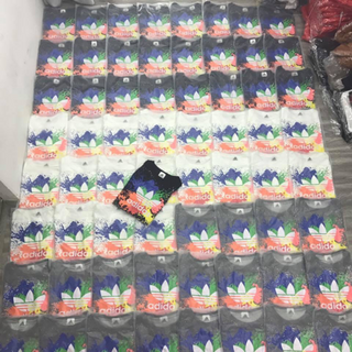 Áo thun adidas vệt sơn