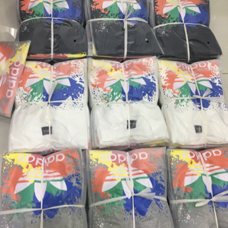 Áo thun adidas vệt sơn