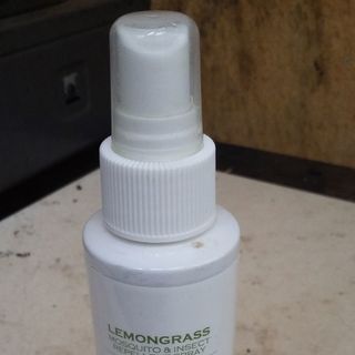 Lọ xịt trống côn trùng đốt