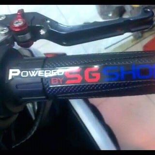 Gù tay nắm phát sáng