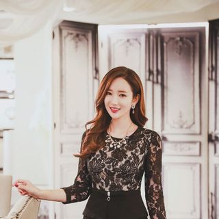 Đầm ren dự tiệc peplum spring đỏ