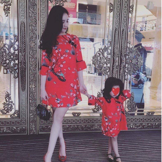 Set váy gấm đào mẹ và bé